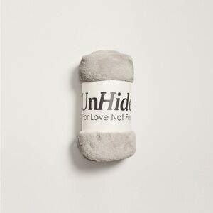 UnHide Medium Blanket Lil’ Marsh in “Greige”